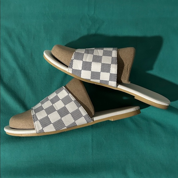 Checkerboard Slide Sandals in White w/ black sz:39 - Picture 4 of 8